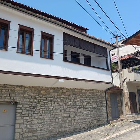 Bujtina Valgent Acomodação com café da manhã Berati Exterior foto