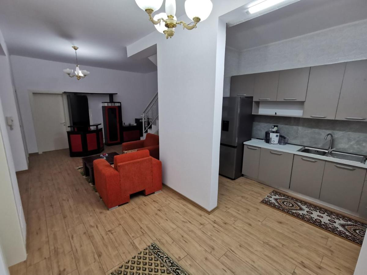 Bujtina Valgent Acomodação com café da manhã Berati Exterior foto