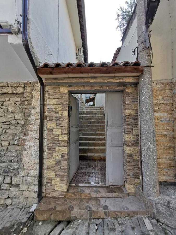 Bujtina Valgent Acomodação com café da manhã Berati Exterior foto